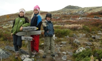 Barnebarn på høstferie på Høvringen Foto: Helge Braadland  